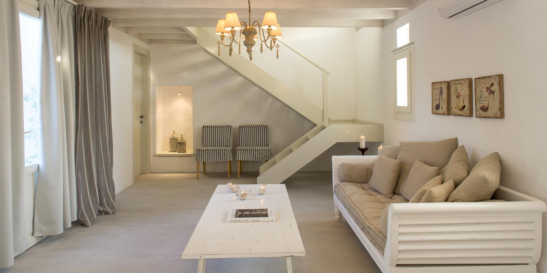 Anemolia Villas — εξωτερική όψη ανάμεσα σε πεύκα στην Αλόννησο